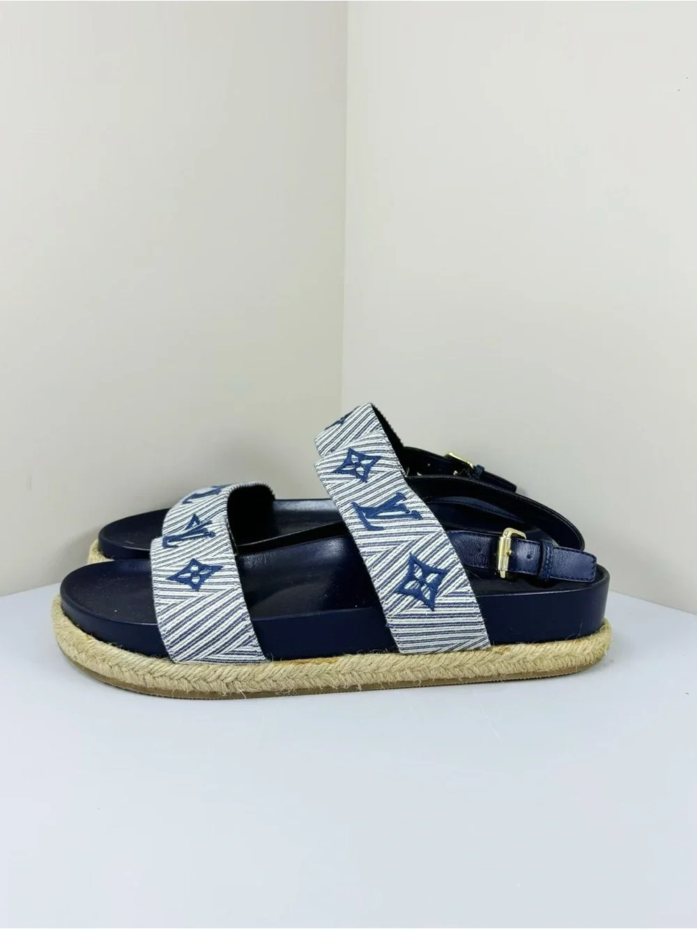 🚩steal Louis Vuitton Navy Blue and White Monogram Espadrille Sandals - Picture 1 of 6